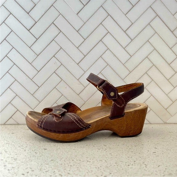 Dansko Shoes - MAKE OFFER Dansko Sara Quarter Strap Sandals Waxy Java Size 7US/37EU